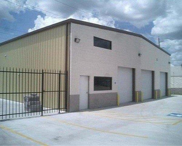 هناجر ومستودعات